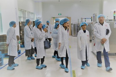 旅游學院組織教工參觀湯臣倍健，探索健康產業與文旅發展的融合之路
